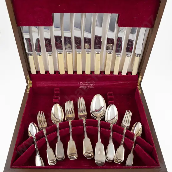 Composed Vict Canteen Of S/S Cutlery & Bone Handled Knives