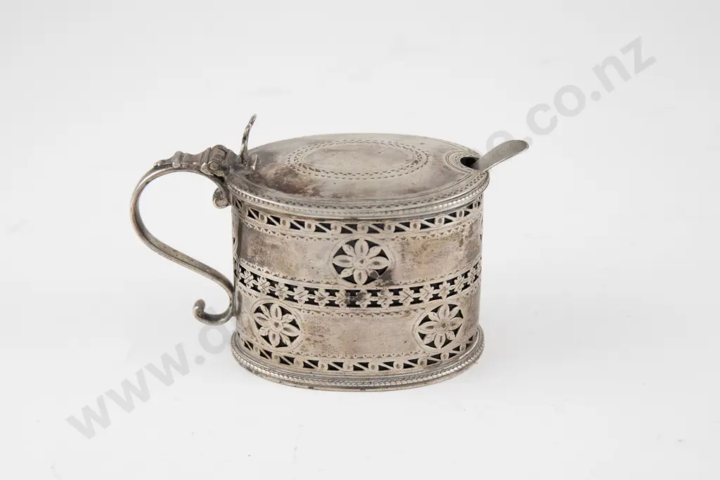 Geo III S/S Oval Mustard Pot Image 1++