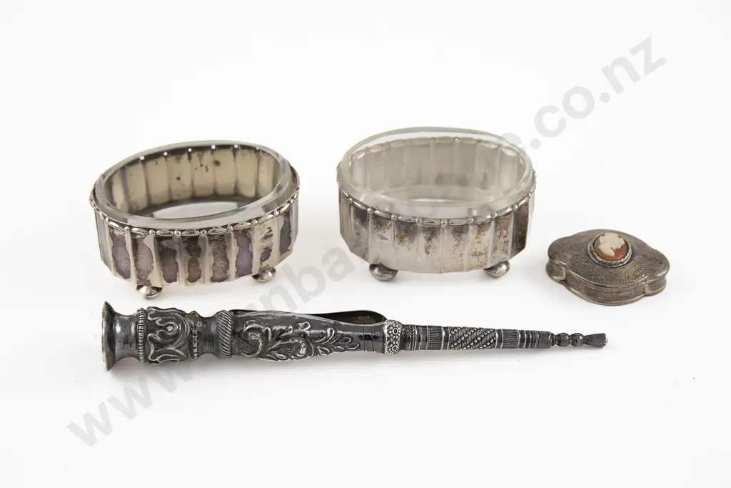 Pair Of .800 Silver Salts Image 1++