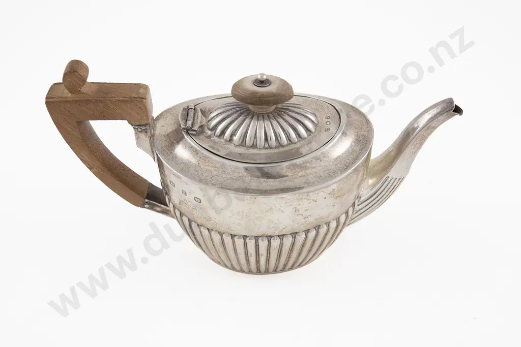 Vict S/S Bachelors Teapot Image 1++