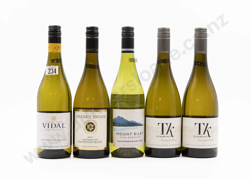 Five Bottles of Assorted NZ Sauvignon Blanc Image 1++