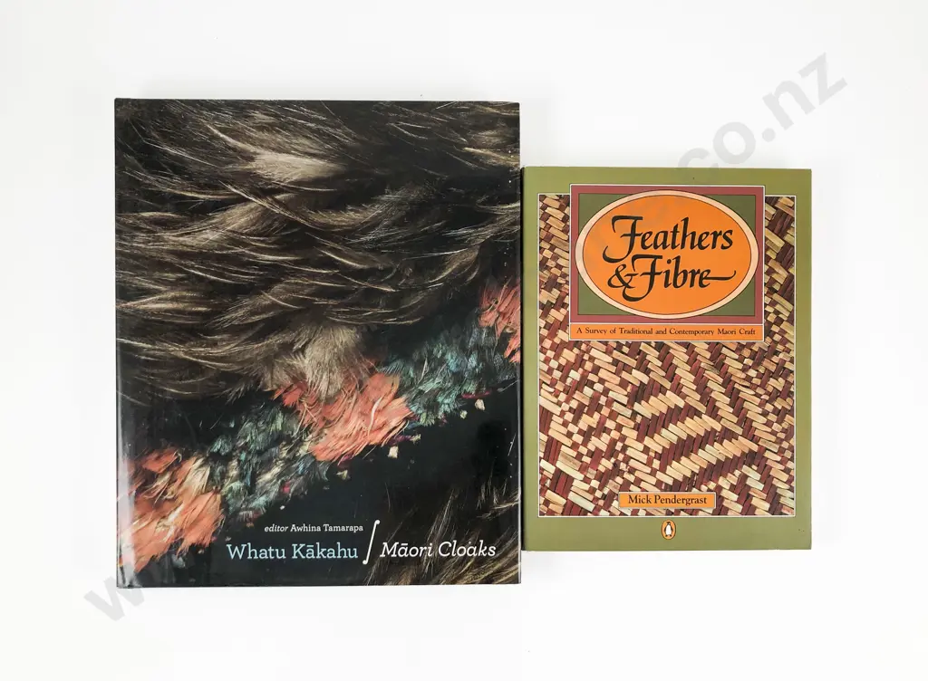 Feathers & Fibre: A survey of traditional and contemporary Maori Craft by Mick Pendergrast. Whatu Kakahu Image 1++
