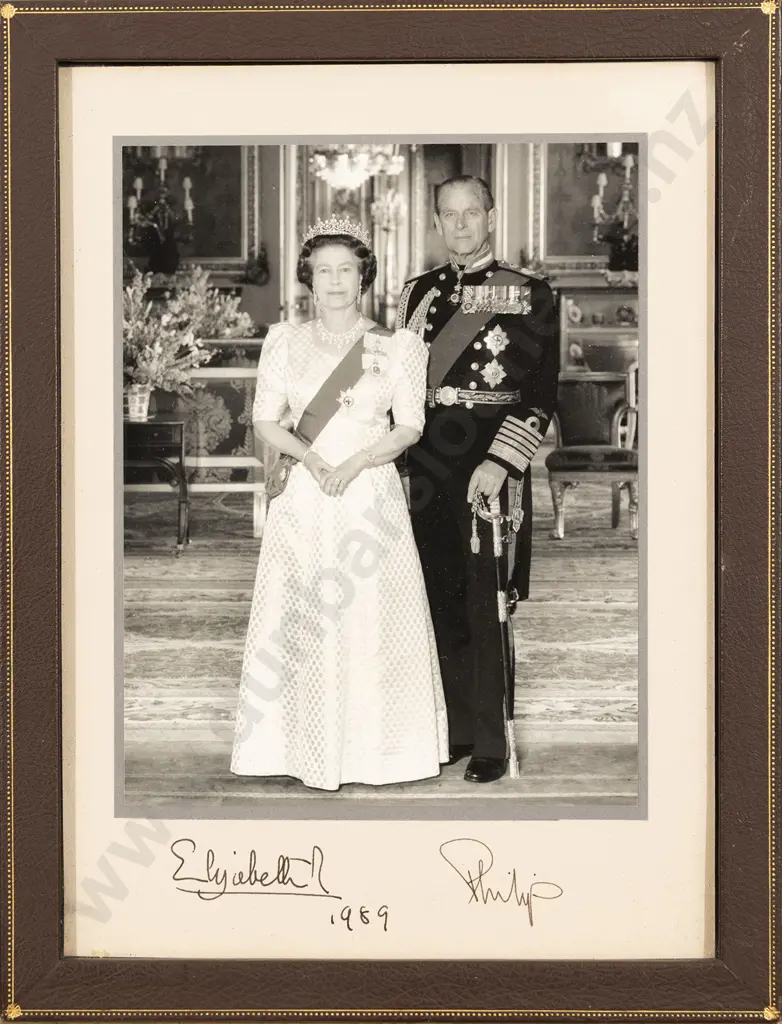 A 1989 Signed Royal Presentation Photograph Of Queen Elizabeth II & Prince Philip Image 1++