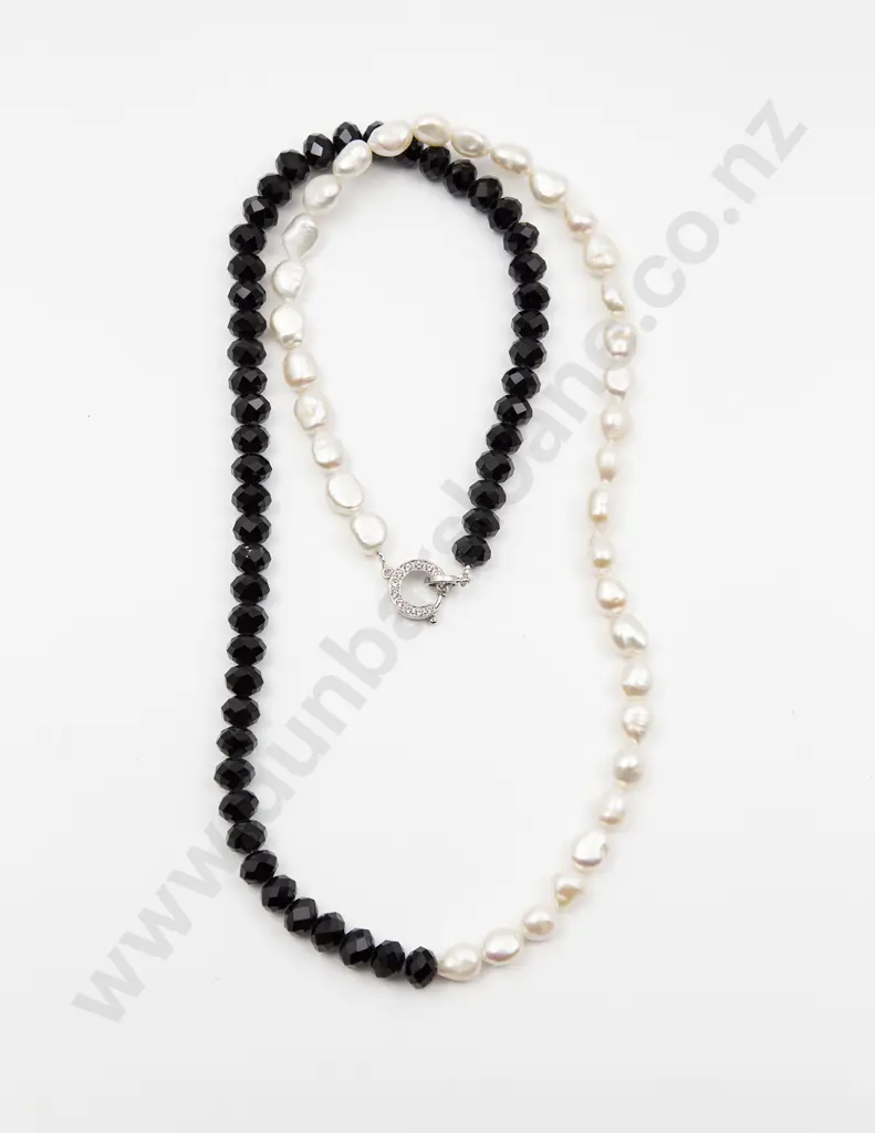 Single Strand Fresh Water Pearl and French Jet Bead Necklace Image 1++