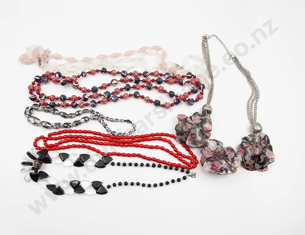 Six Various Vintage and Modern Bead Necklaces Image 1++