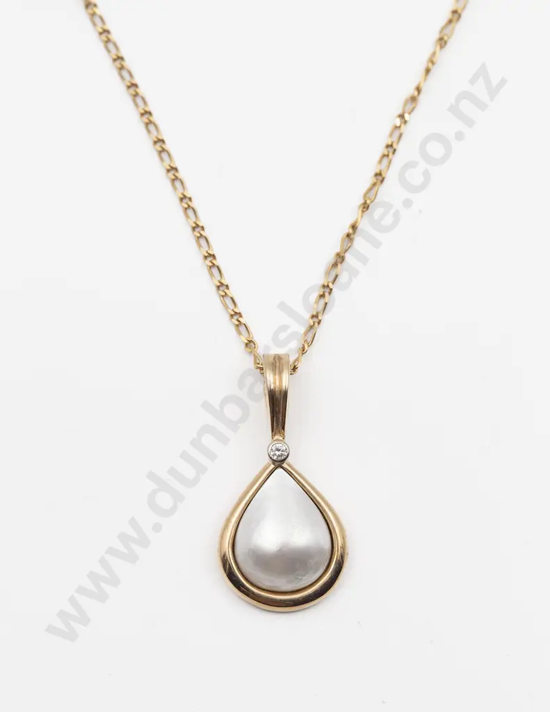 9ct Single Mabe Pearl and Diamond Pendant Image 1++