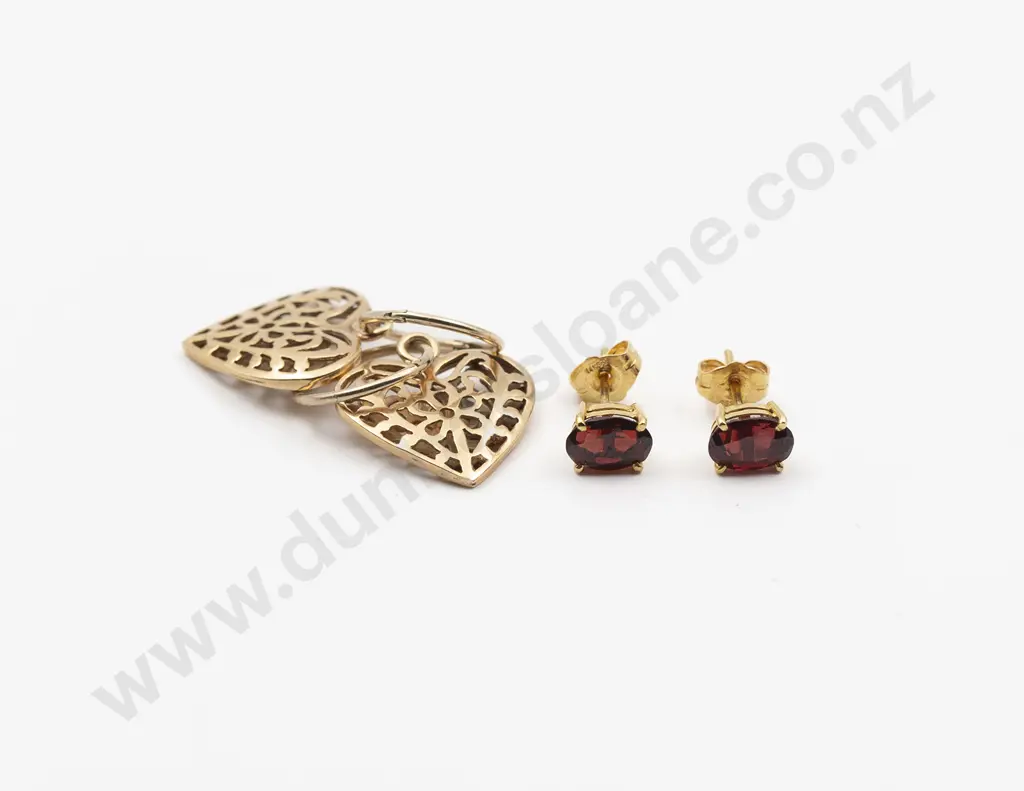 Pair 14ct Garnet Stud Earrings Image 1++