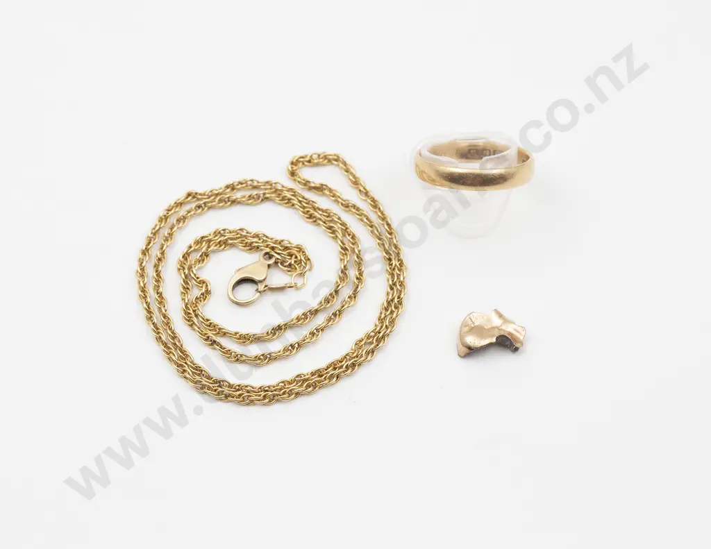 18ct Plain Wedding Band Image 1++