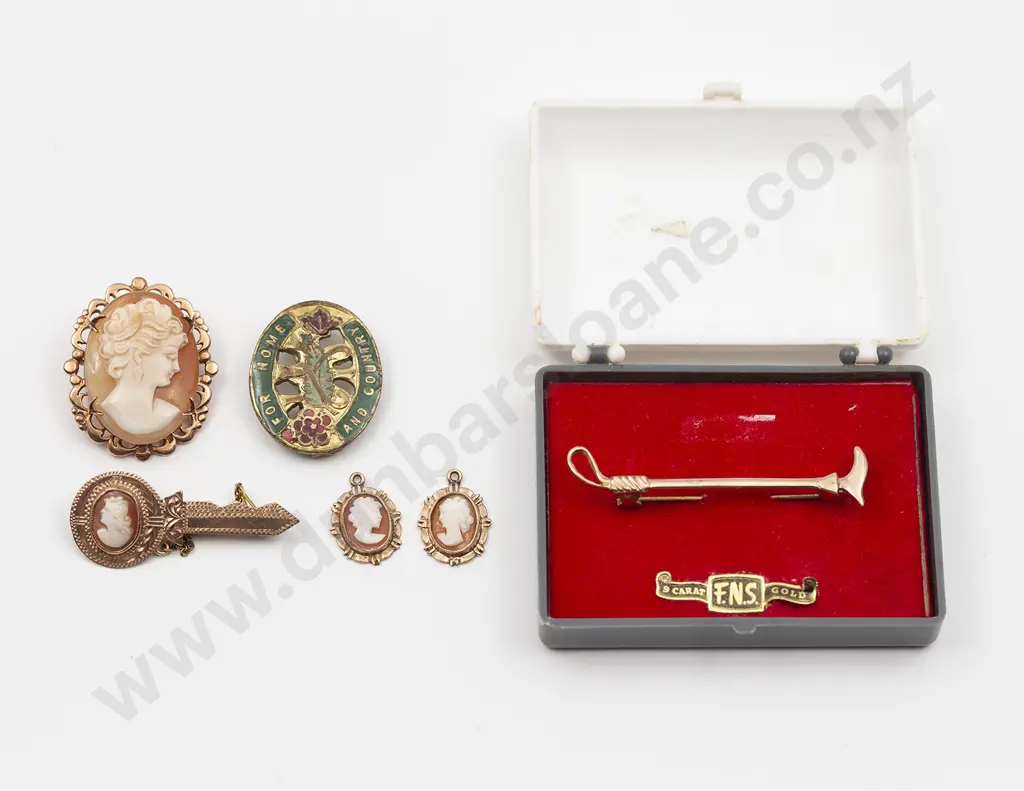 Two 9ct Cameo Brooches with earrings (no hooks) Image 1++