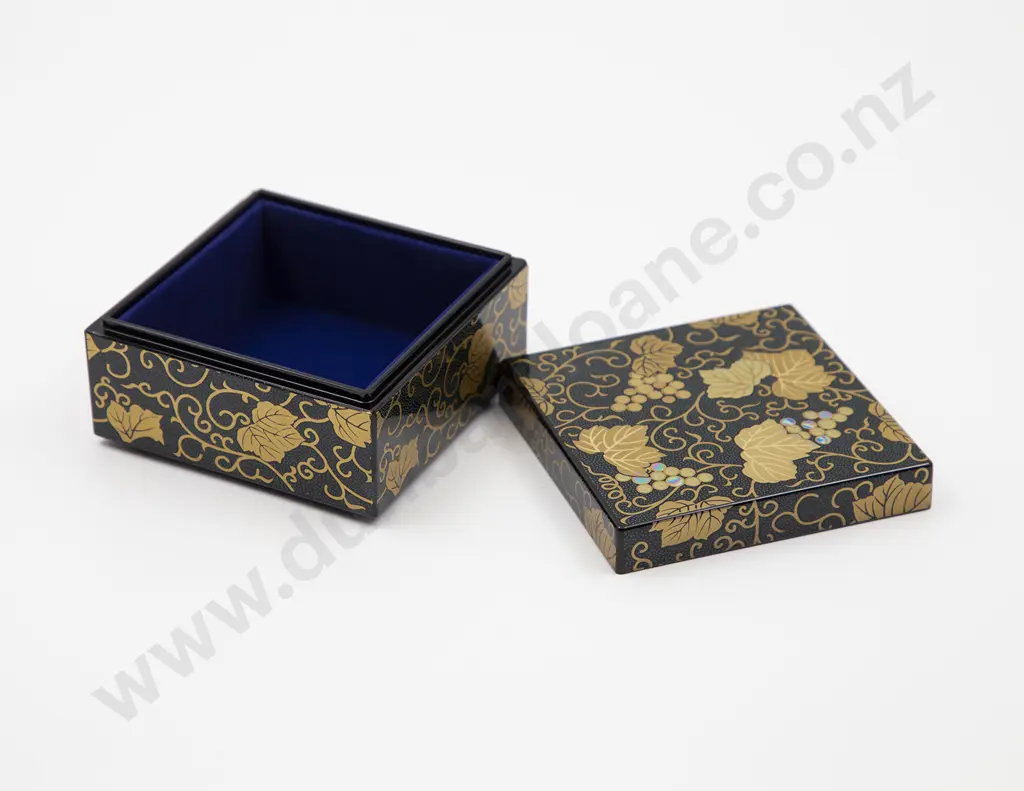 Modern Japanese FIne Lacquered Trinket Box Image 1++