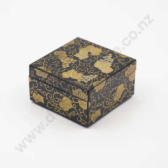 Modern Japanese FIne Lacquered Trinket Box