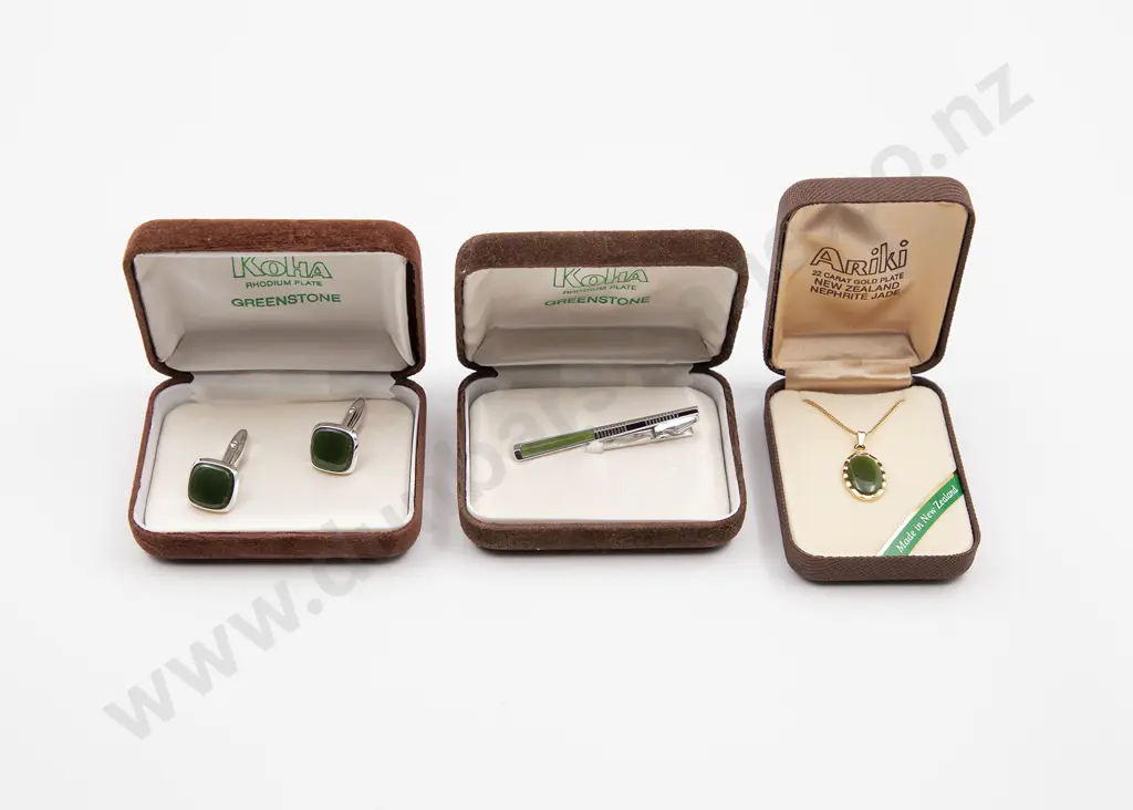 Boxed Greenstone Jewellery Image 1++