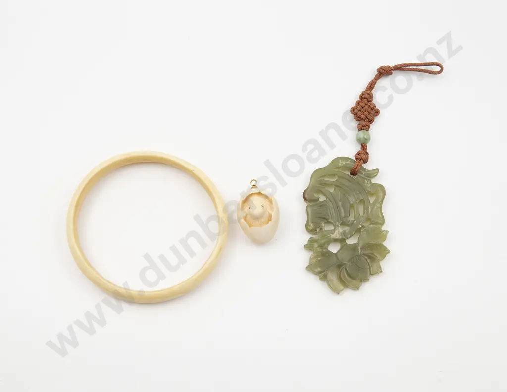Plain Ivory Bangle Image 1++