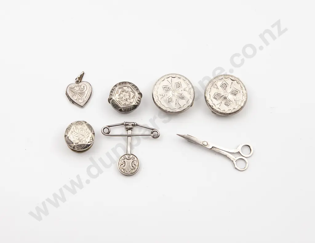 Four S/S Bachelor's Buttons Image 1++