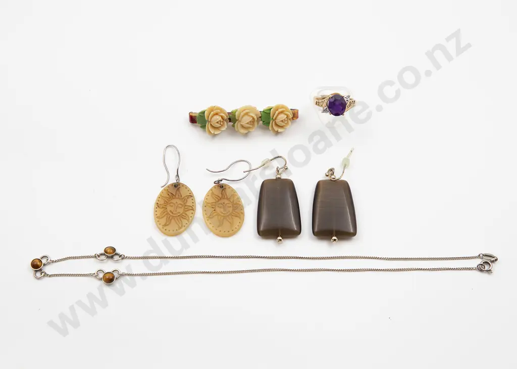 10ct Single Amethyst Ring with pair tiger-eye earrings Image 1++