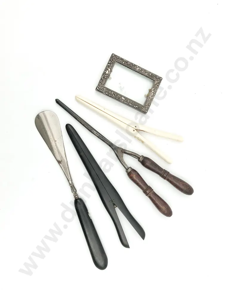 Four Vanity Implements Image 1++