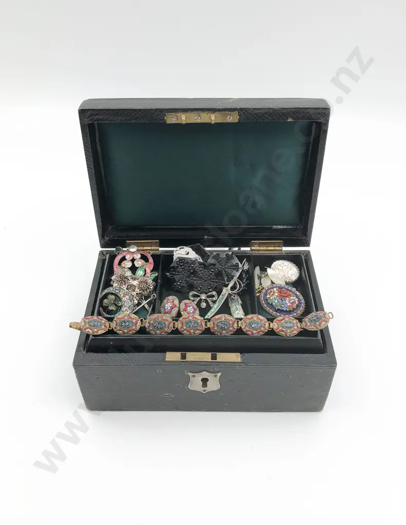 Small Selection Collectable Jewellery Image 1++