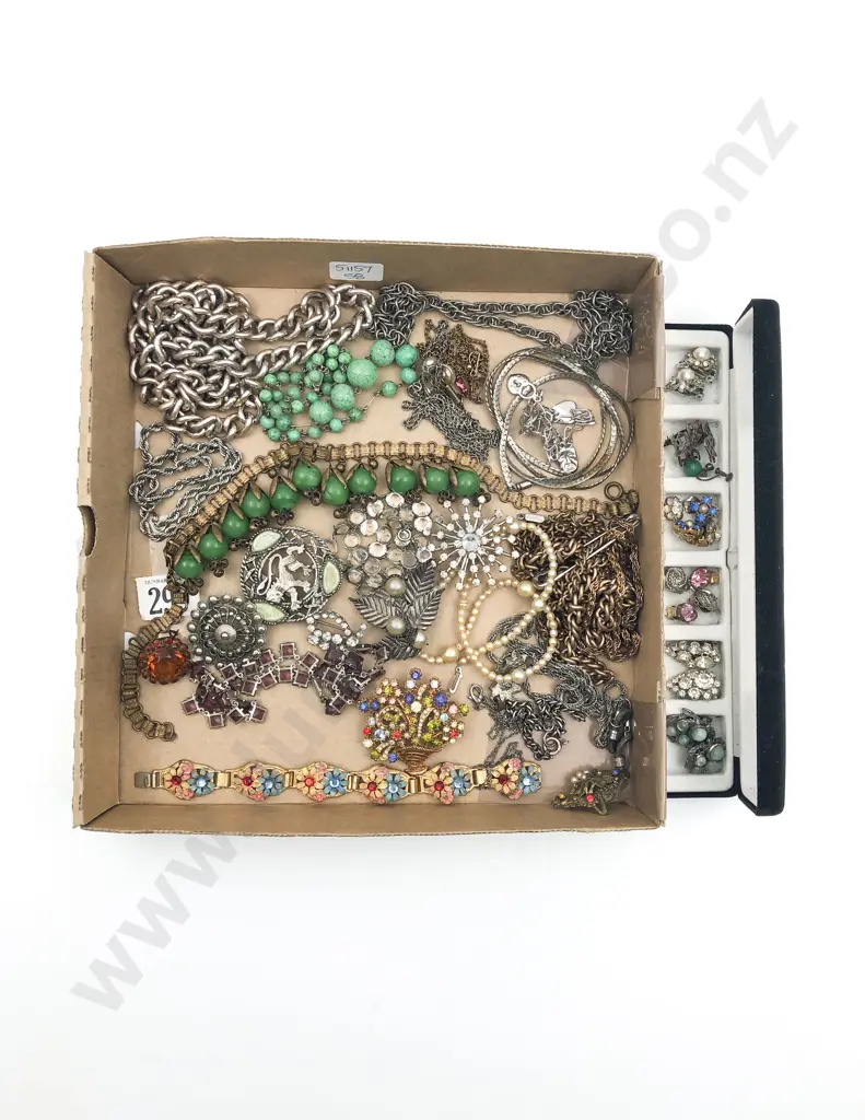 Small Selection Collectable Costume Jewellery Image 1++