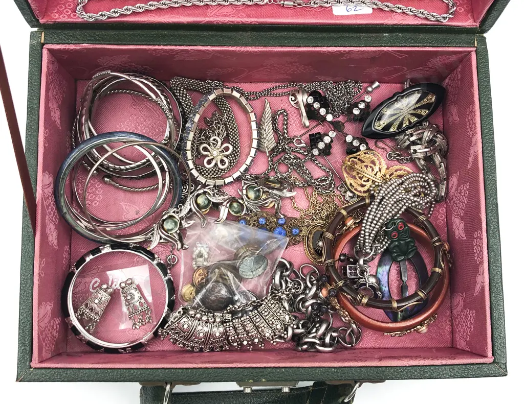 Small Selection Collectable Costume Jewellery Image 1++