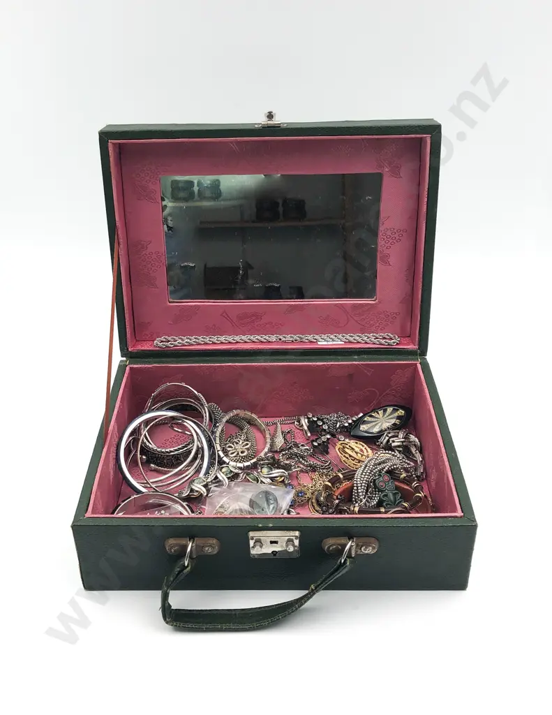 Small Selection Collectable Costume Jewellery Image 1++