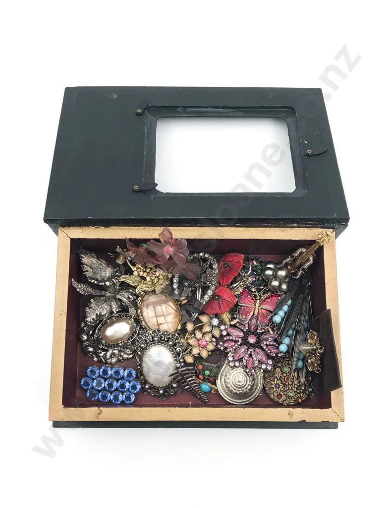 Small Selection Collectable Costume Jewellery Image 1++