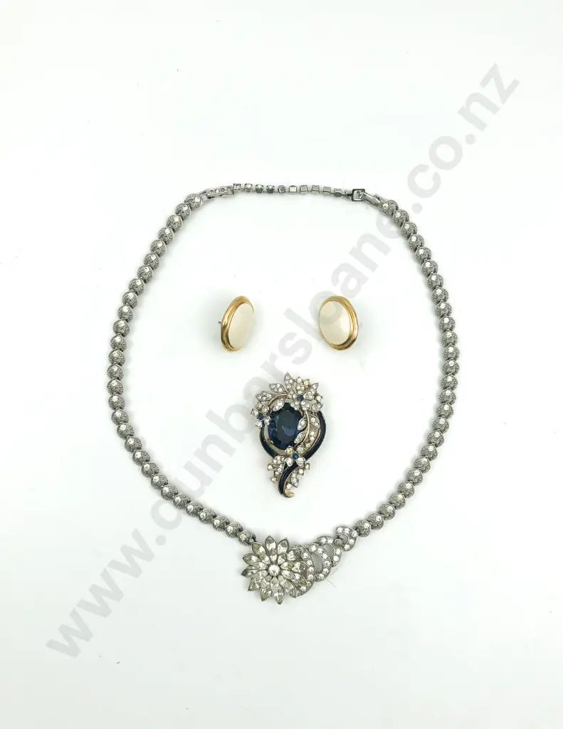 Vintage Trifari Floral Enamel & Diamonte Spray Brooch Image 1++
