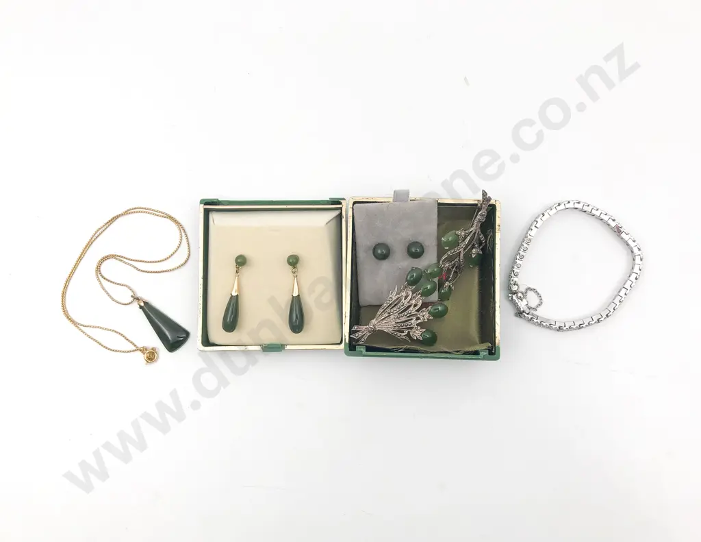 Pair Greenstone Pendant Earrings Image 1++