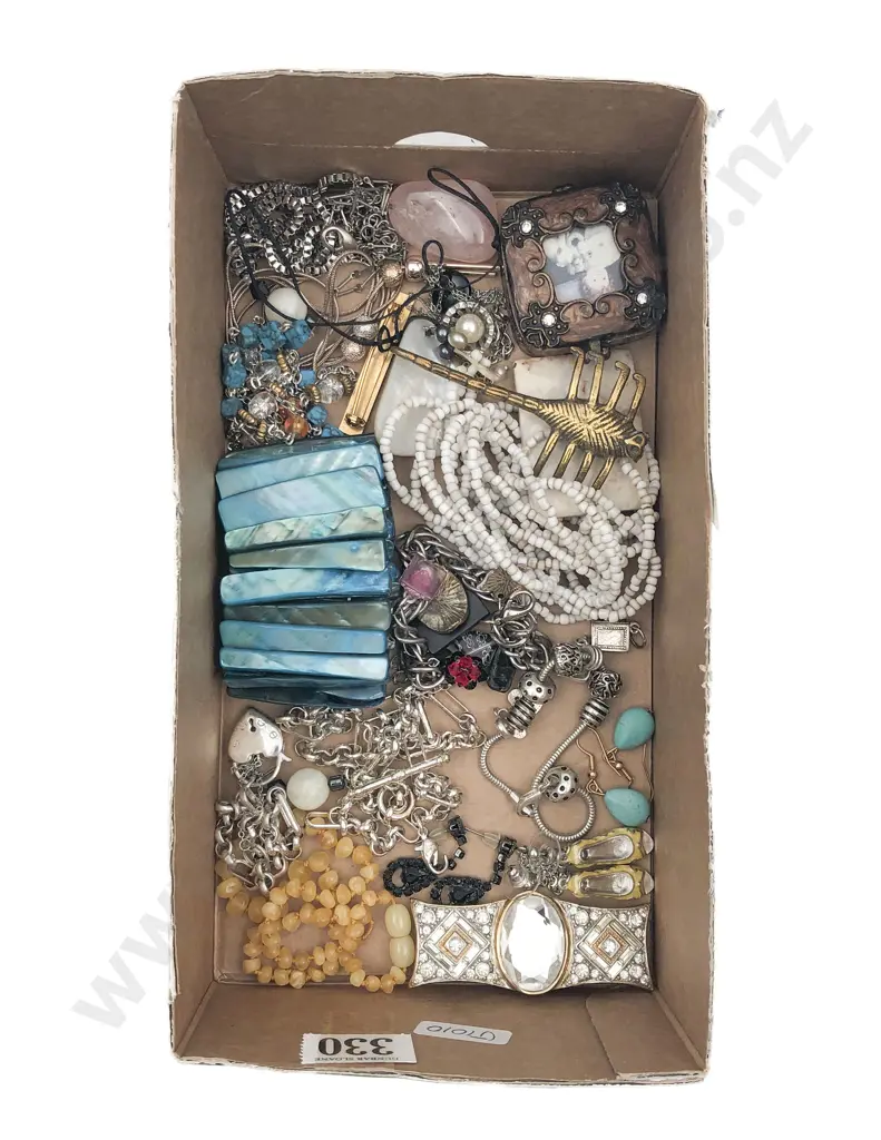 Selection Costume and Collectable Jewellery Image 1++