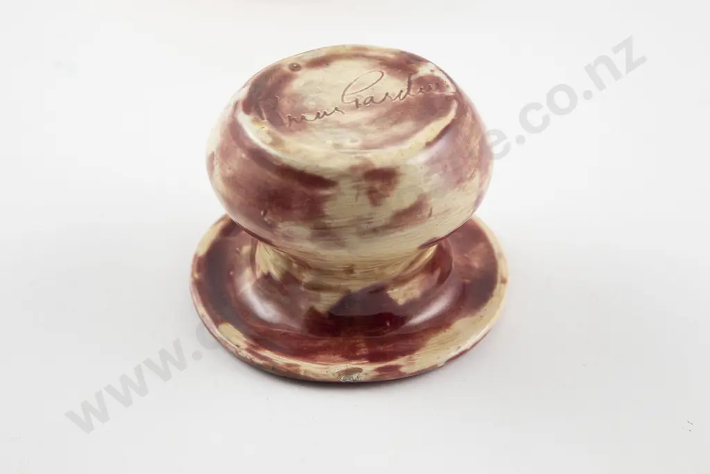 Two Briar Gardner Posy Pots Image 1++