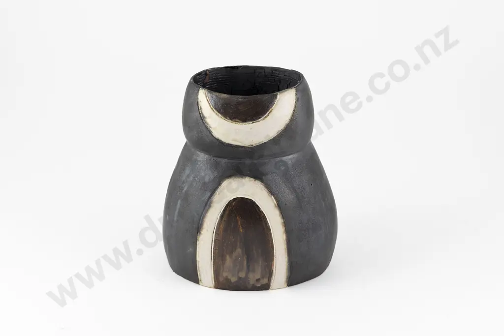 Marie Straus (Dunedin) Vase Image 1++