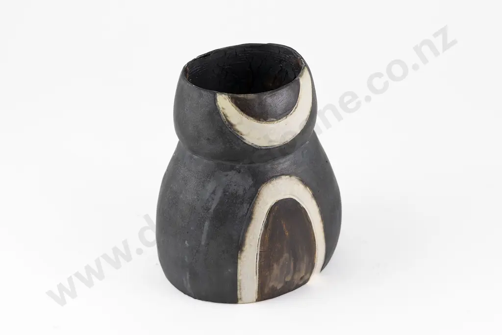 Marie Straus (Dunedin) Vase Image 1++