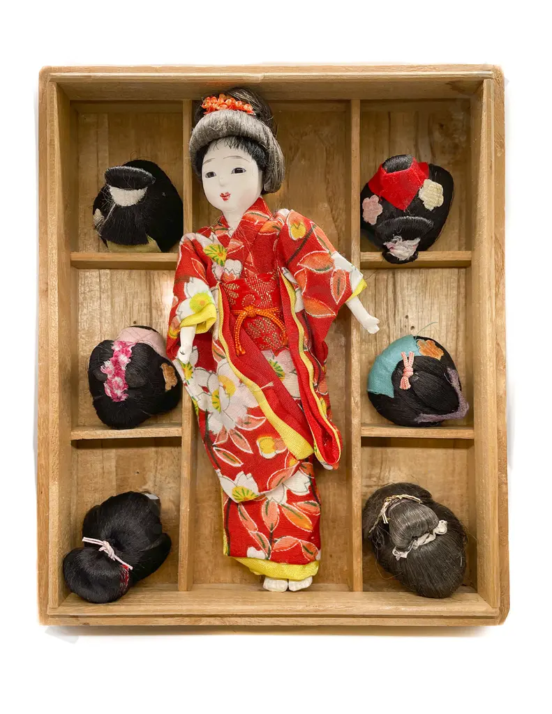 Boxed Lucky Dolls Japanese Doll with Six Wigs Image 1++