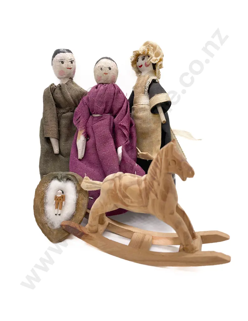 Mixed Lot of Wooden Peg Dolls Image 1++