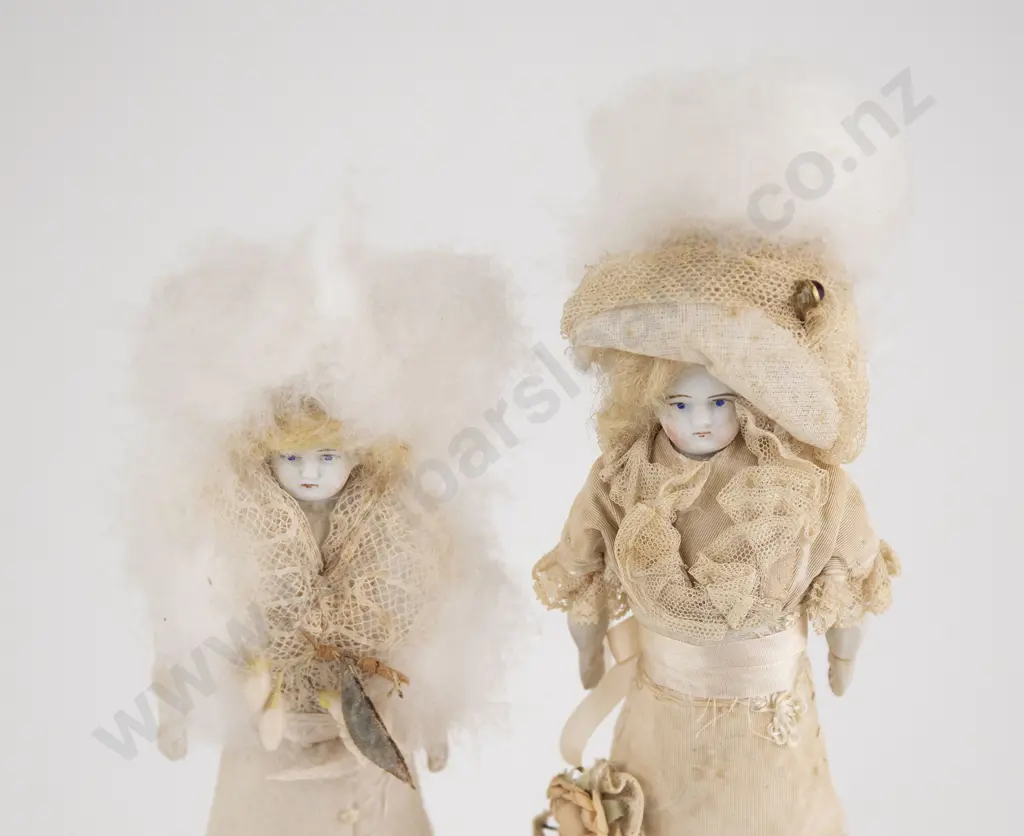 Two China Shoulder Plate Dolls Image 1++