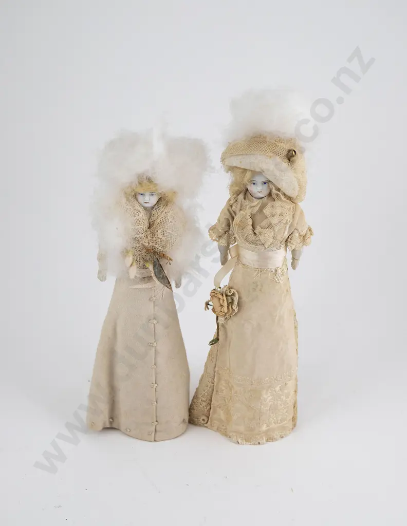 Two China Shoulder Plate Dolls Image 1++