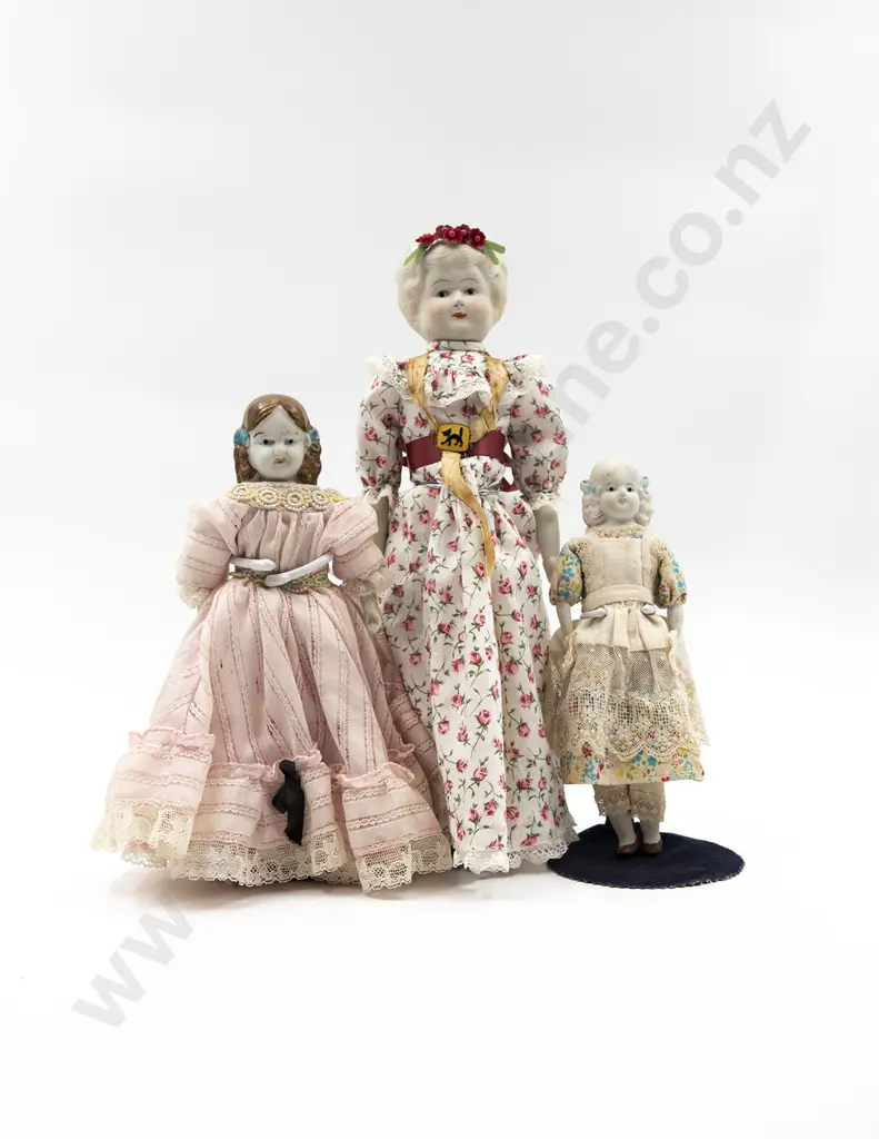 Three China Shoulder Plate Dolls Image 1++