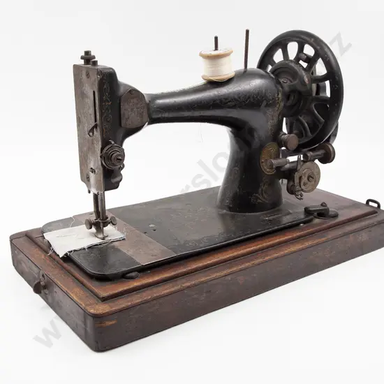 Full Size Singer Table Top Sewing Machine