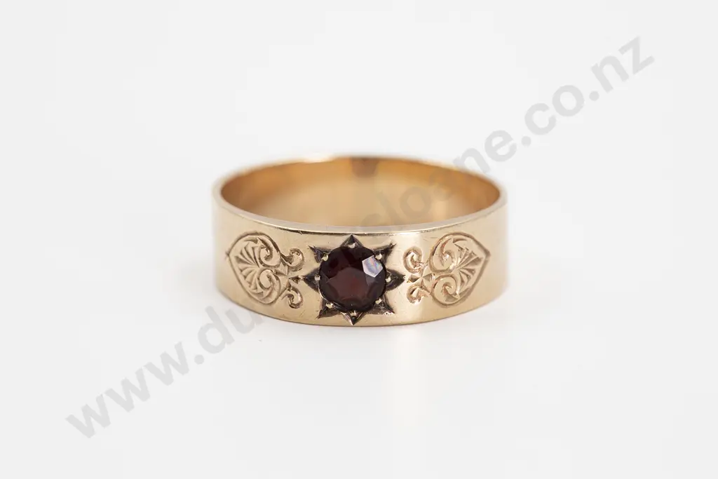 9ct SIngle Garnet Gents Band Dress Ring Image 1++