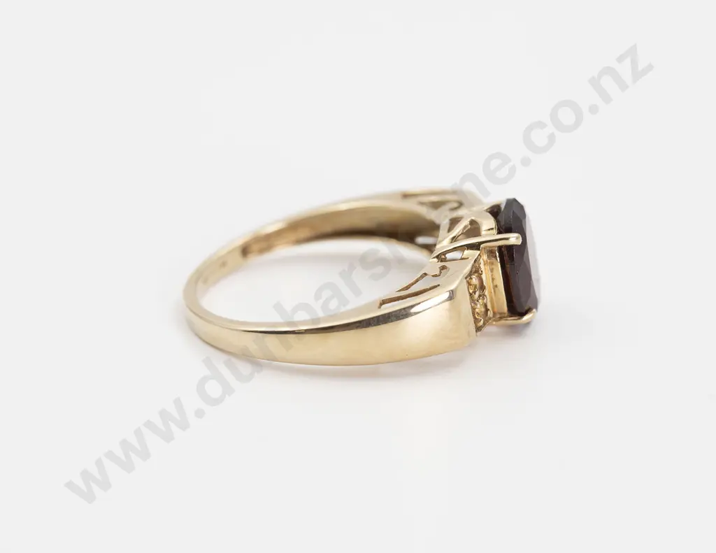 9ct Single Garnet Ring Image 1++