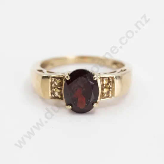 9ct Single Garnet Ring