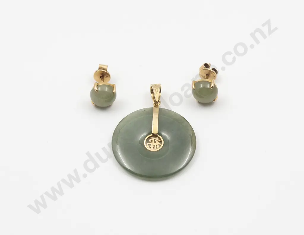 Pair 14ct Jade Stud Earrings Image 1++