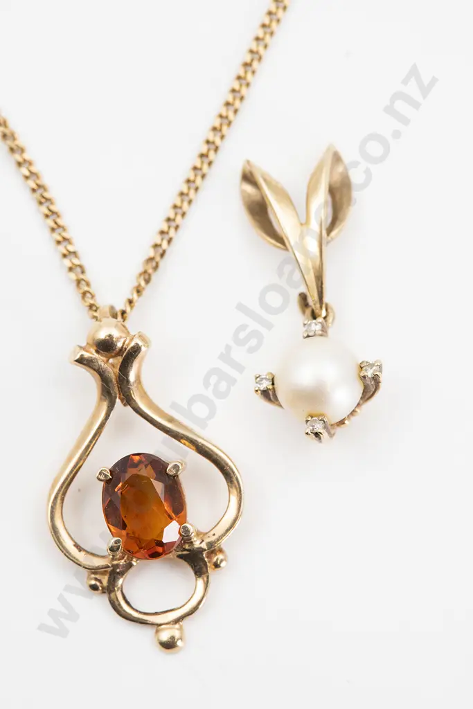 9ct Single Garnet Pendant Image 1++