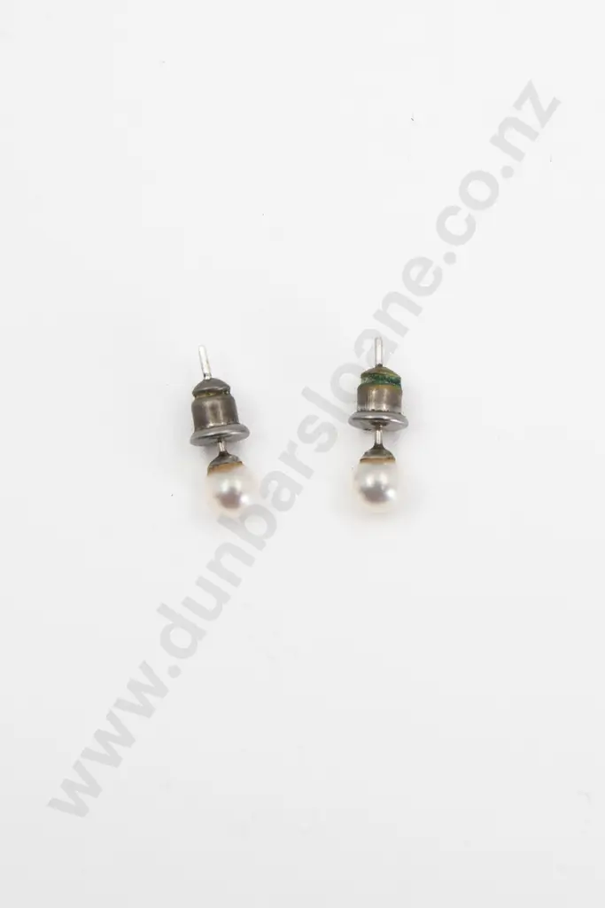 Four Freshwater Pearl Necklaces and Bracelet Image 1++