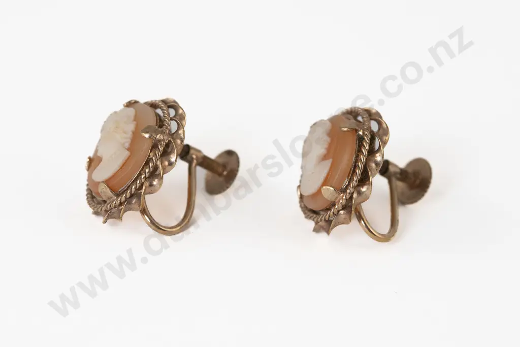 9ct Portrait Cameo Ring Image 1++