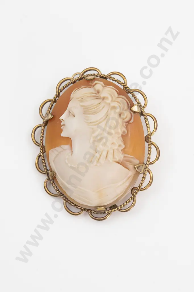 9ct Portrait Cameo Ring Image 1++