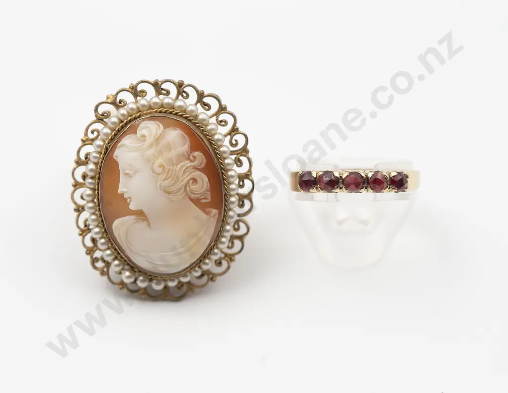 9ct Five Stone Garnet Bridge Ring Image 1++