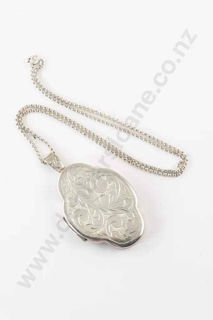 .925 Silver Lozenge Photo Locket on Trace Link Chain Image 1++