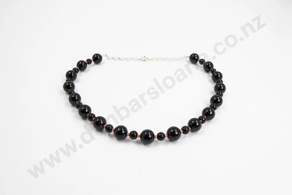 Single Strand Onyx And Coral Bead Necklace Image 1++