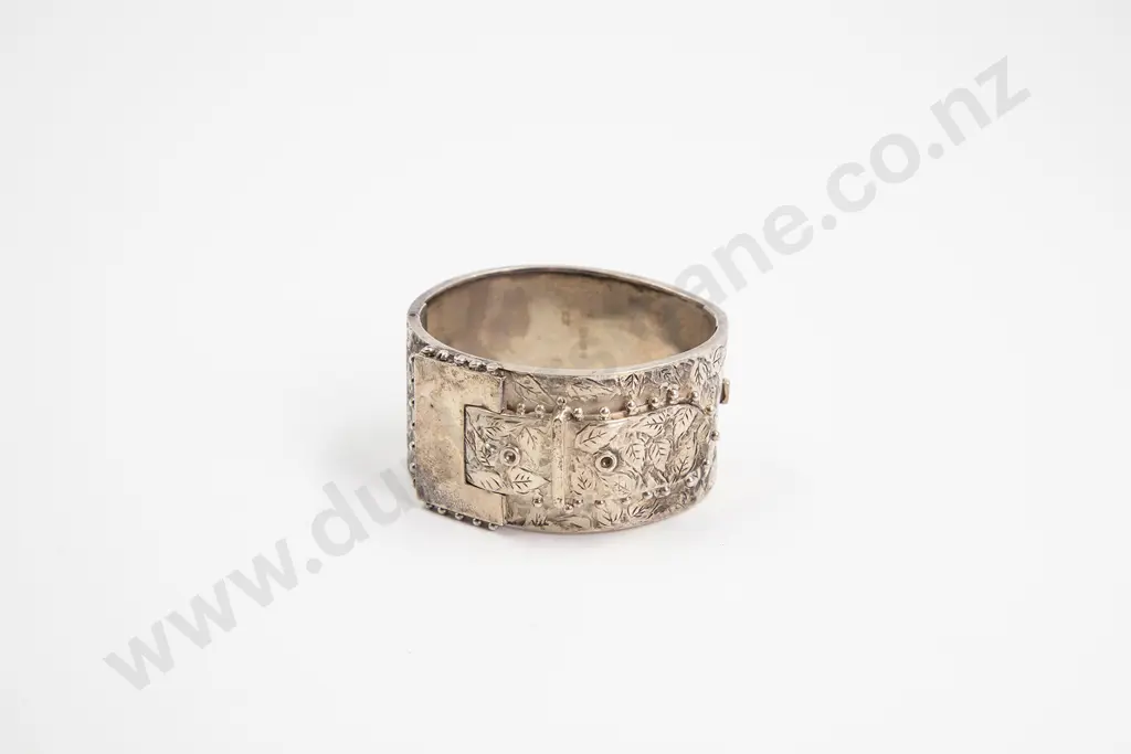 Victorian S/S Wide Hinged Snap Bangle Image 1++