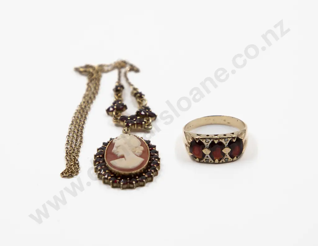 9ct Three Stone Garnet Bridge Ring Image 1++